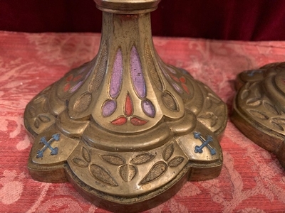 Matching Candle Sticks. Measures Without Pin. style Gothic - style en Bronze / Gilt / Stones, France 19th century