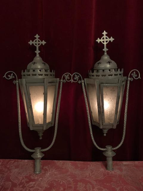 4 Gothic - style Matching Lanterns Could Be Cleaned And Polished