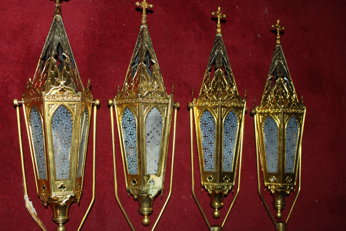 4 Gothic - style Matching Procession Lanterns