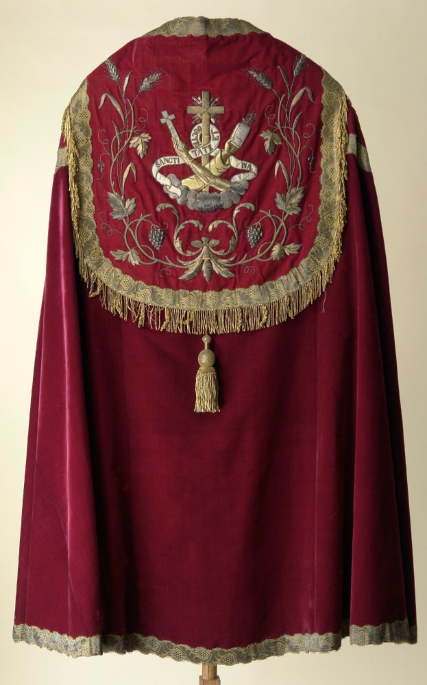 4 Romanesque Complete Highmass Set, With  Chasuble , 2 Dalmatics, Cope, 3 Maniples, 2 Stolae,  Burse Und Chaliceveil.