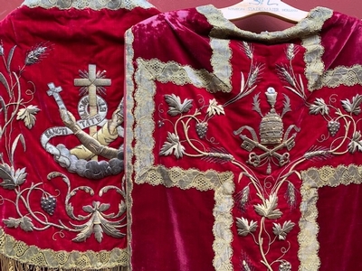 Complete Highmass Set, With Chasuble , 2 Dalmatics, Cope, 3 Maniples, 2 Stolae, Burse Und Chaliceveil.  style Romanesque en red velvet. Goldstitchery. , Southern Netherlands 18 th century