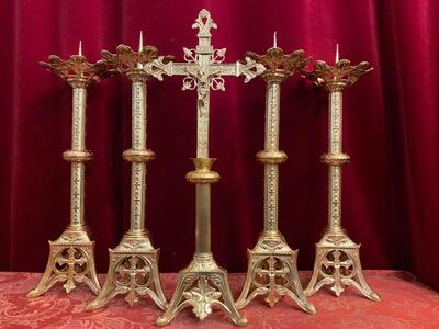 Altar - Set Candle Sticks With Matching Cross. Height Cross: 64 Cm  H X 24 Cm W. X 16 D. Measures Cross H 56 Cm X W 23 Cm X D 15 Cm en Bronze / Polished and Varnished, France 19 th century