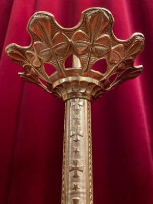 Altar - Set Candle Sticks With Matching Cross. Height Cross: 64 Cm  H X 24 Cm W. X 16 D. Measures Cross H 56 Cm X W 23 Cm X D 15 Cm en Bronze / Polished and Varnished, France 19 th century