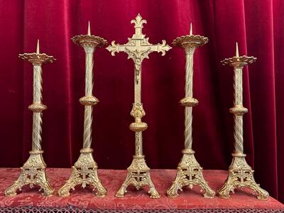 Matching Candle Holders With Cross. Measures Candle Holders Without Pin en Brass / Bronze / Polished and Varnished, Belgium  19 th century ( Anno 1875 )