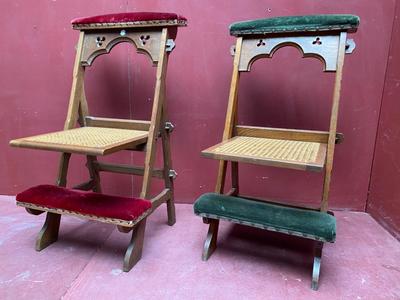 Series Of 50 Matching Gothic-Style Foldable Kneeler-Seats style Gothic - style en Oak Wood / Red & Green Velvet, Belgium  19 th century