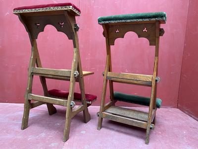 Series Of 50 Matching Gothic-Style Foldable Kneeler-Seats style Gothic - style en Oak Wood / Red & Green Velvet, Belgium  19 th century