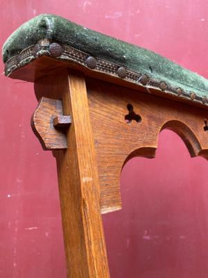 Series Of 50 Matching Gothic-Style Foldable Kneeler-Seats style Gothic - style en Oak Wood / Red & Green Velvet, Belgium  19 th century