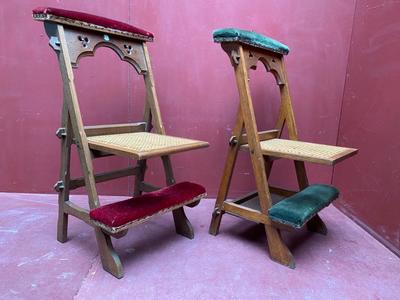 Series Of 50 Matching Gothic-Style Foldable Kneeler-Seats style Gothic - style en Oak Wood / Red & Green Velvet, Belgium  19 th century