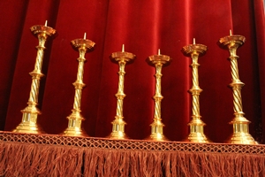 Candle Sticks. Measures Without Pin Of Largest Candle Stick en Brass / Polished / New Varnished, Belgium 19th century