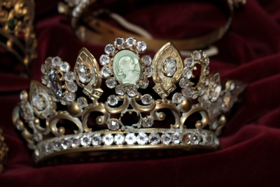 Collection Crowns en Brass / Gilt / Gem Stones, France 19 th century