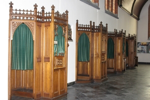 Confessionals  style Gothic - style en wood oak, Belgium 19th century