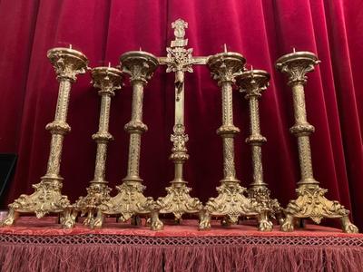 Altar - Set Candle Sticks With Matching Cross. Height Cross:  80 Cm  H X 38 Cm W.  style Romanesque - Style en Bronze / Gilt, France 19th century ( anno 1875 )