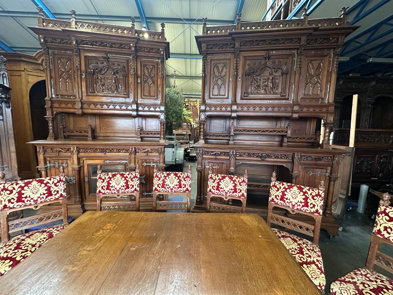 9 Gothic - Style Table Adjustable With Chairs