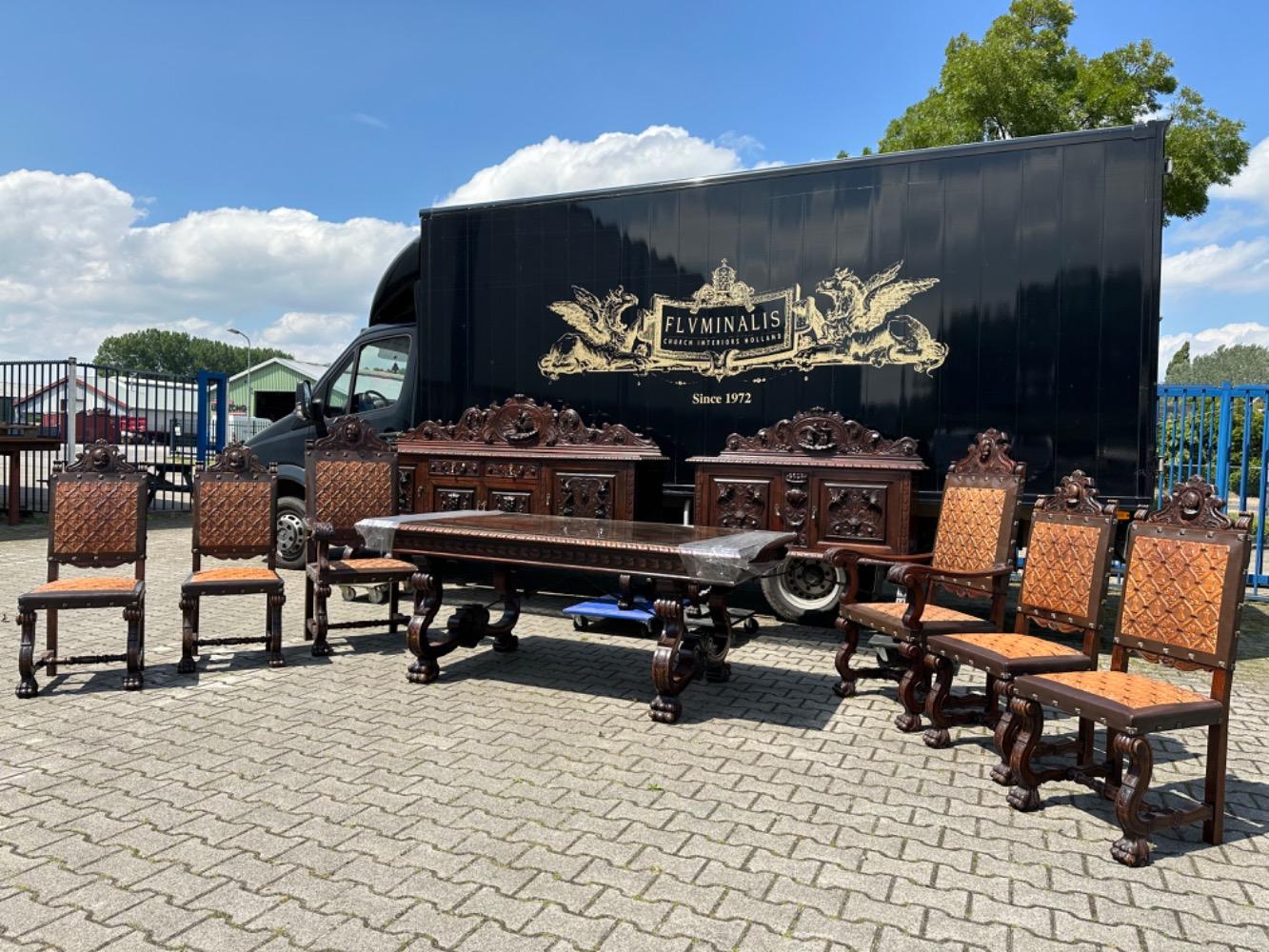 9 Tudor - Style Complete Spanish Dining Room Absolute Top Condition !