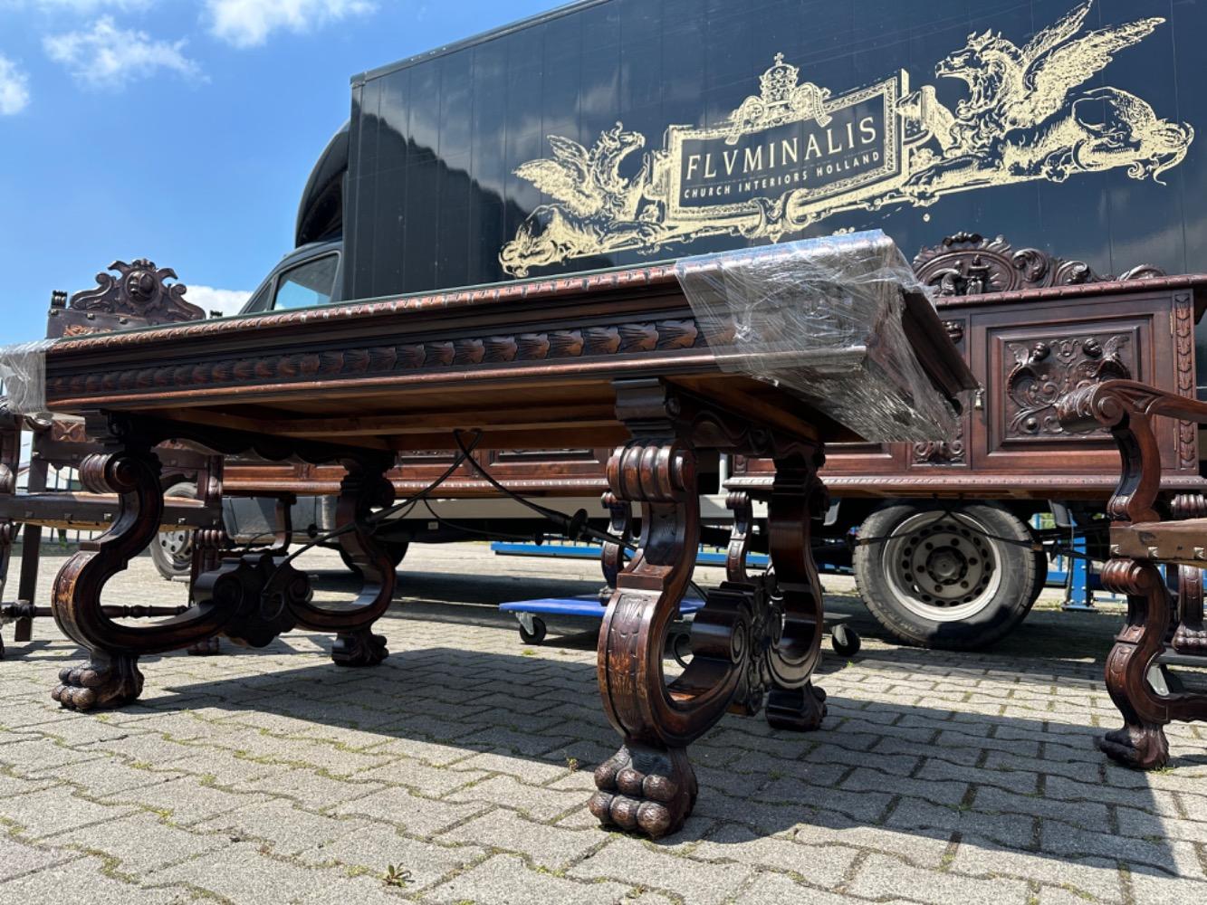 9 Tudor - Style Complete Spanish Dining Room Absolute Top Condition !