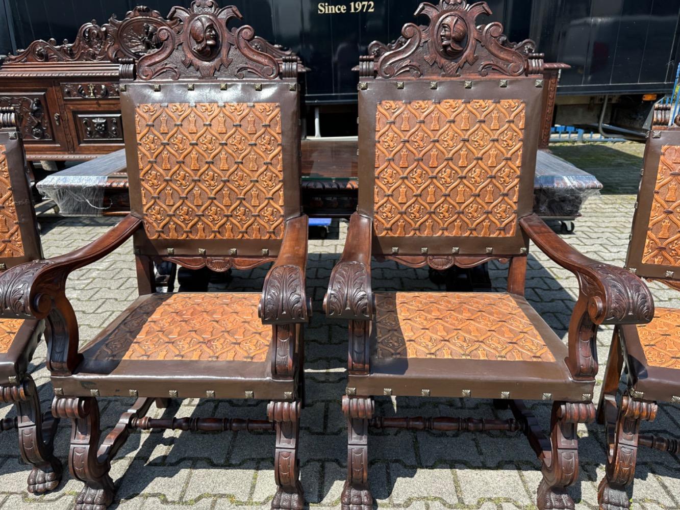 9 Tudor - Style Complete Spanish Dining Room Absolute Top Condition !