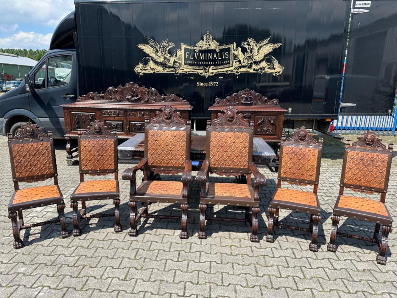 9 Tudor - Style Complete Spanish Dining Room Absolute Top Condition !