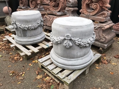 All Kind Of Vases And Stands en Concrete, Belgium