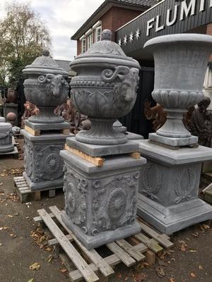 All Kind Of Vases And Stands en Concrete, Belgium