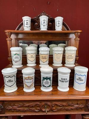 Collection Of Porcelain Apothecary Jars en Porcelain, Hungary 19 th century