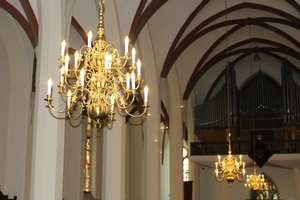 Delivery Of 4 Large Chandeliers For Antonius Abt Church Nijmegen Netherlands en Brass / Bronze, 19th century