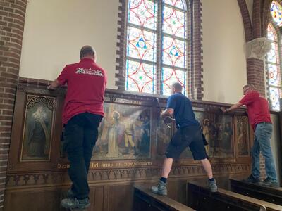 Fluminalis Removing And Restoring The High Quality Fully Hand-Painted Exceptional And Monumental Gothic-Revival Stations Of The Cross