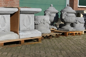 Garden Ornaments. All Kind Of Vases Statues And Stands en Concrete, New