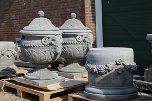 Garden Ornaments. All Kind Of Vases Statues And Stands en Concrete, New