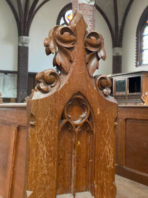 Complete Series Of 90 Solid Oak Church Pews Complete With Kneelers !!! 65 Pieces Left style Gothic - style en Oak wood, Netherlands  19 th century ( Anno 1890 )