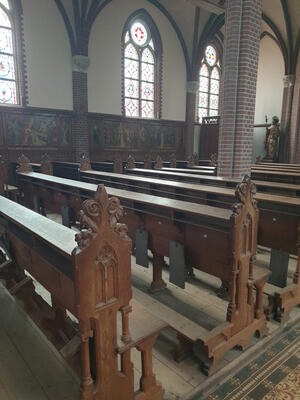 Complete Series Of 90 Solid Oak Church Pews Complete With Kneelers ! 65 Pieces Left style Gothic - style en Oak wood, Netherlands  19 th century ( Anno 1890 )