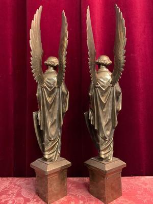 Pair Of Matching High Quality Full Bronze Angels  style Gothic - style en Full Bronze, Belgium 19 th century ( Anno 1865 )