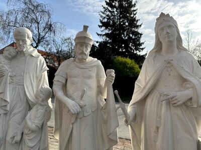 Series Of 7 Matching Statues With Matching Wall-Pedestals Could Be Expanded To 10 Matching Pieces. style Gothic - Style en Plaster, Belgium  19 th century ( Anno 1885 )