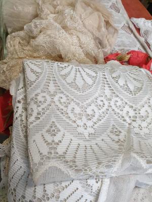 Great Lot Of Hand - Embroidered Liturgical Pieces And Lace en Fabrics / Embroidery & Lace, Belgium 18 th century & 19 th Century