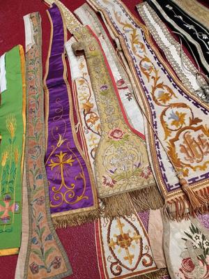 Great Number Of Hundreds Of Stoles, Maniples, Chalice - Veils Embroidered / Brocade Only For Sale In Lots en Fabrics, Netherlands / Belgium 19 th century