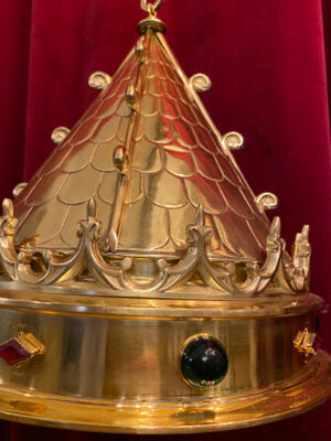 Hanging  Romanesque-Style  Crown  For  Yellow-White  Draping  On  Sacramentsday. en Brass / Bronze / Polished and Varnished / Stones, Belgium  19 th century ( Anno 1875 )