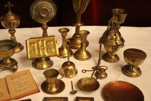 Miniature Altar - Atributes en Brass, Dutch anno 1900