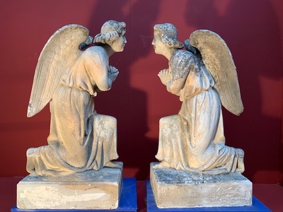 Angels en hand-carved sandstone, France 19th century