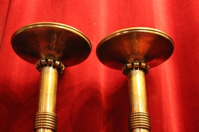 Candle Sticks Measures Without Pin style ART - DECO en Brass / Bronze / Hand Hammered, Dutch 20th century (Anno 1930)