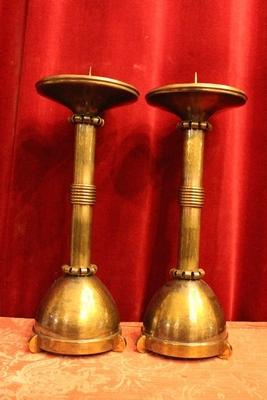 Candle Sticks Measures Without Pin style ART - DECO en Brass / Bronze / Hand Hammered, Dutch 20th century (Anno 1930)