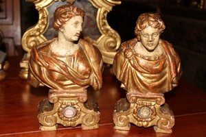 Relics Of St. Julia & St. Basilius Magnus style baroque en hand-carved wood polychrome gilt, Italy 17