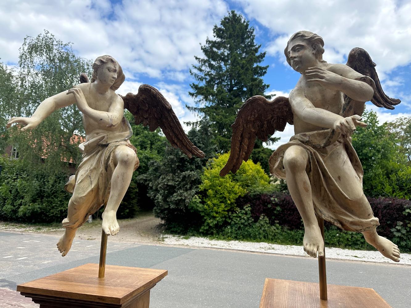 Pair Baroque - Style Angels