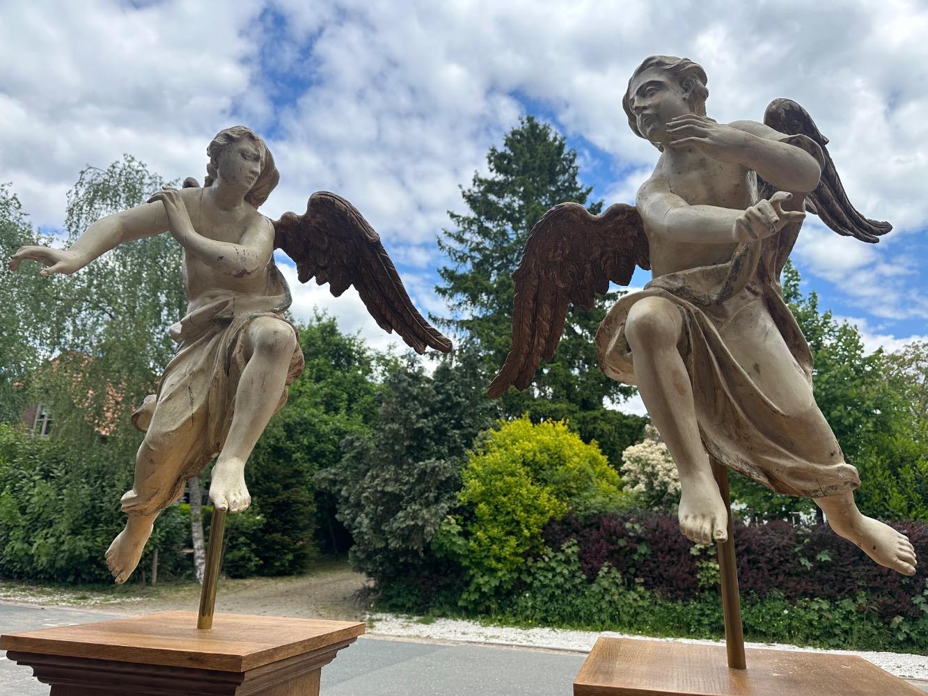 Pair Baroque - Style Angels