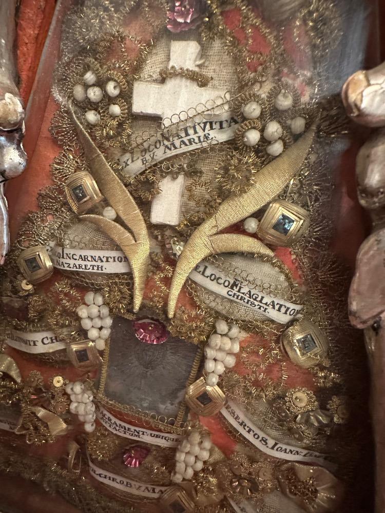 Pair Baroque - Style Matching Important - Reliquaries Containing Relics : Bmv - Cross Of Jesus - Place Of Birth Joannes Baptist. House Of St. Elisabeth Etc.