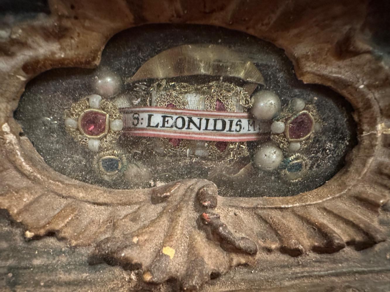 Pair Baroque - Style / Roccoco Reliquary - Relics : S. Leonidis M. S. Joannis M. S. Revocata M. S. Verecundi M. S. Seuerus S. Concordii S. Seucriani S. Christina.