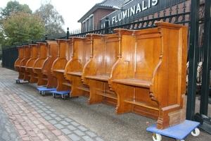 Choir Furniture Folding Seats en Oak wood, Dutch 19th century