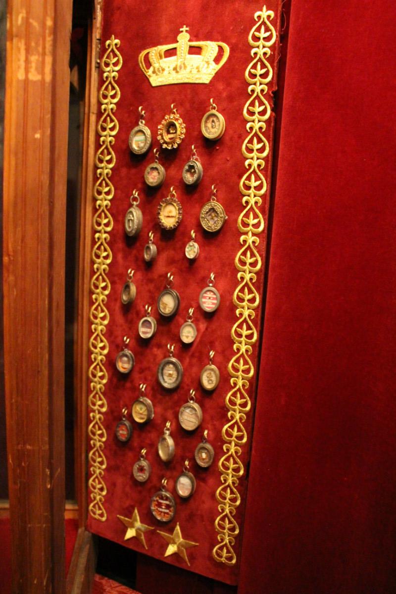 Pair Gothic Matching Relic Shrines Containing Pair Of Hand - Carved Reliquaries ( Each 3 Relics ) And 58 Originally Sealed Relics  ( 20 Full Silver Theca S).