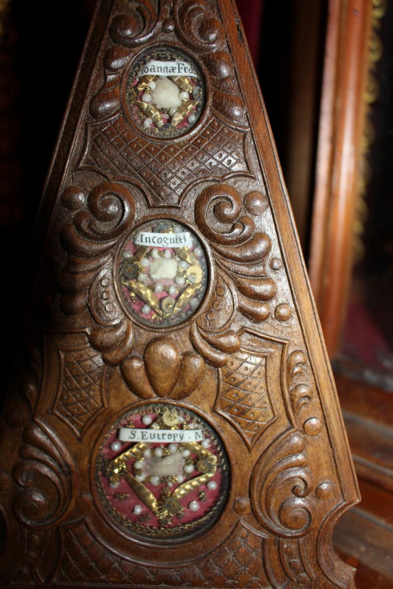 Pair Gothic Matching Relic Shrines Containing Pair Of Hand - Carved Reliquaries ( Each 3 Relics ) And 58 Originally Sealed Relics  ( 20 Full Silver Theca S).