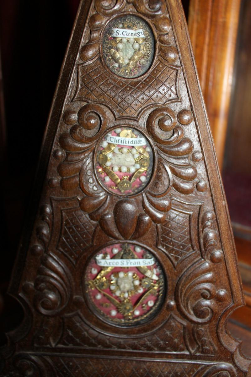 Pair Gothic Matching Relic Shrines Containing Pair Of Hand - Carved Reliquaries ( Each 3 Relics ) And 58 Originally Sealed Relics  ( 20 Full Silver Theca S).