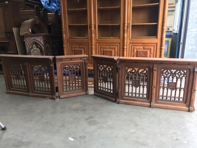 Communion Rails Total Lenght : 331 Cm. style Gothic - style en WOOD OAK, Belgium 19th century (anno 1880)