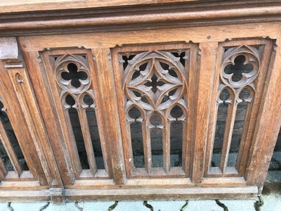 Communion Rails Total Lenght: 334 Cm. style Gothic - style en Oak wood, Belgium 19th century ( anno 1880 )